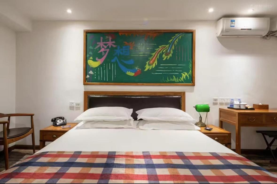 Nostalgia Hotel Beijing Guozijian Ghost Street - Near Beijing Lama Temple, Beihai Park, Jingshan Park, Drum Tower, Houhai Bar Street, Tian'Anmen Square, Located In Beijing Traditional Hutongs, 5 Minutes Away From Beixinqiao Metro Station Екстериор снимка