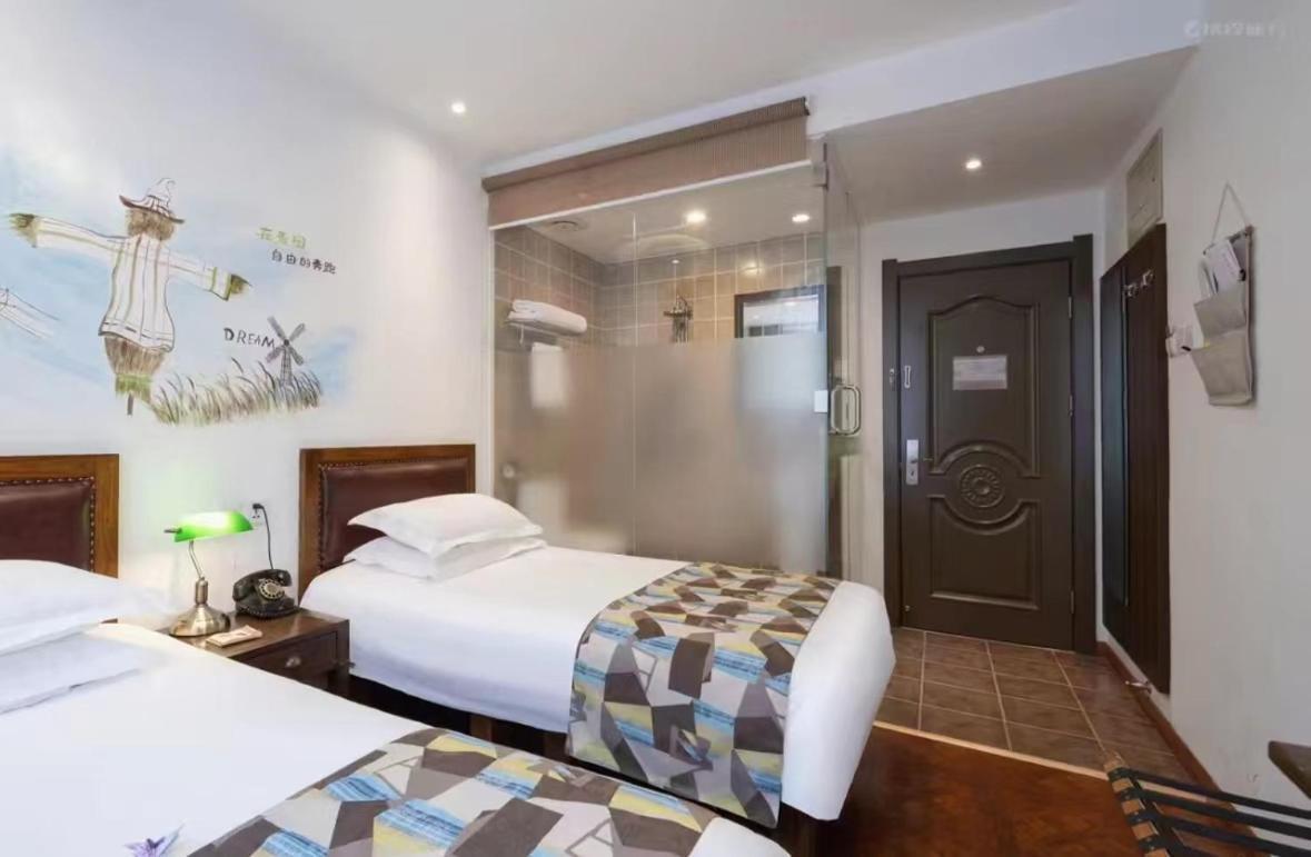 Nostalgia Hotel Beijing Guozijian Ghost Street - Near Beijing Lama Temple, Beihai Park, Jingshan Park, Drum Tower, Houhai Bar Street, Tian'Anmen Square, Located In Beijing Traditional Hutongs, 5 Minutes Away From Beixinqiao Metro Station Екстериор снимка
