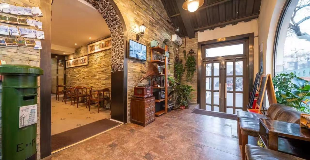 Nostalgia Hotel Beijing Guozijian Ghost Street - Near Beijing Lama Temple, Beihai Park, Jingshan Park, Drum Tower, Houhai Bar Street, Tian'Anmen Square, Located In Beijing Traditional Hutongs, 5 Minutes Away From Beixinqiao Metro Station Екстериор снимка