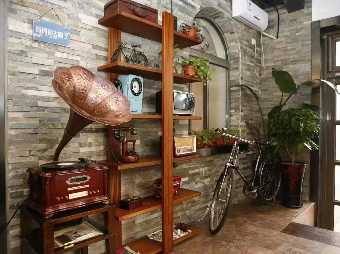 Nostalgia Hotel Beijing Guozijian Ghost Street - Near Beijing Lama Temple, Beihai Park, Jingshan Park, Drum Tower, Houhai Bar Street, Tian'Anmen Square, Located In Beijing Traditional Hutongs, 5 Minutes Away From Beixinqiao Metro Station Екстериор снимка
