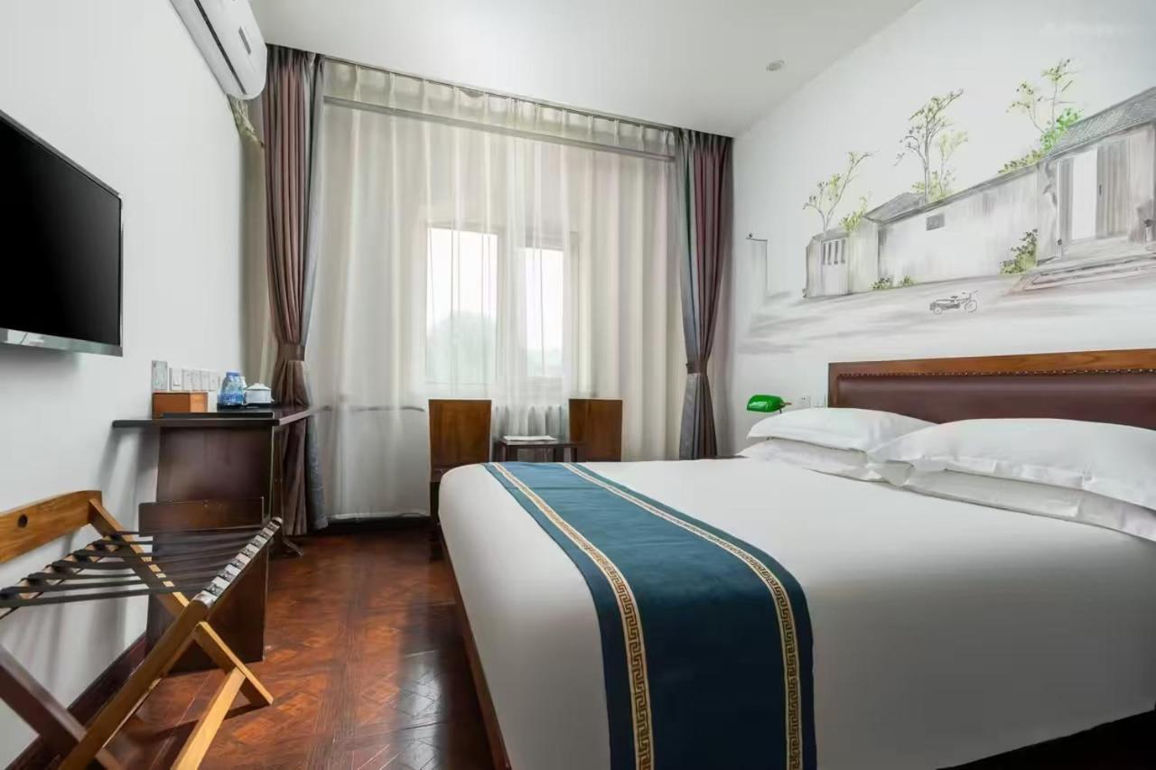 Nostalgia Hotel Beijing Guozijian Ghost Street - Near Beijing Lama Temple, Beihai Park, Jingshan Park, Drum Tower, Houhai Bar Street, Tian'Anmen Square, Located In Beijing Traditional Hutongs, 5 Minutes Away From Beixinqiao Metro Station Екстериор снимка