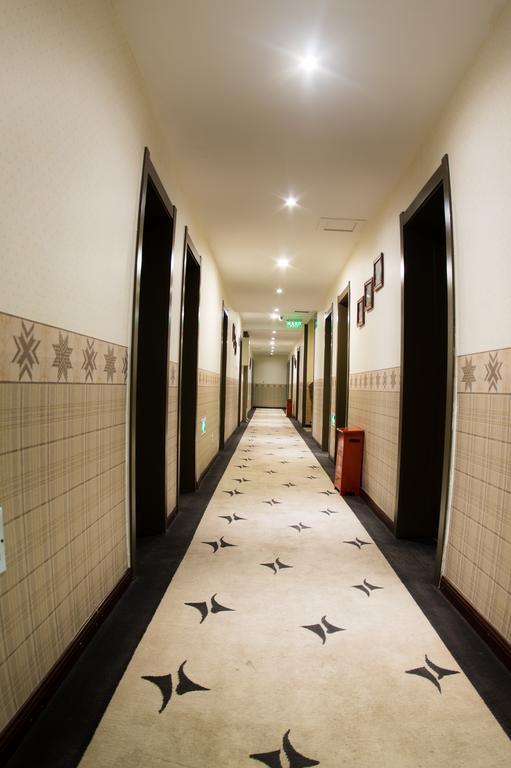 Nostalgia Hotel Beijing Guozijian Ghost Street - Near Beijing Lama Temple, Beihai Park, Jingshan Park, Drum Tower, Houhai Bar Street, Tian'Anmen Square, Located In Beijing Traditional Hutongs, 5 Minutes Away From Beixinqiao Metro Station Екстериор снимка