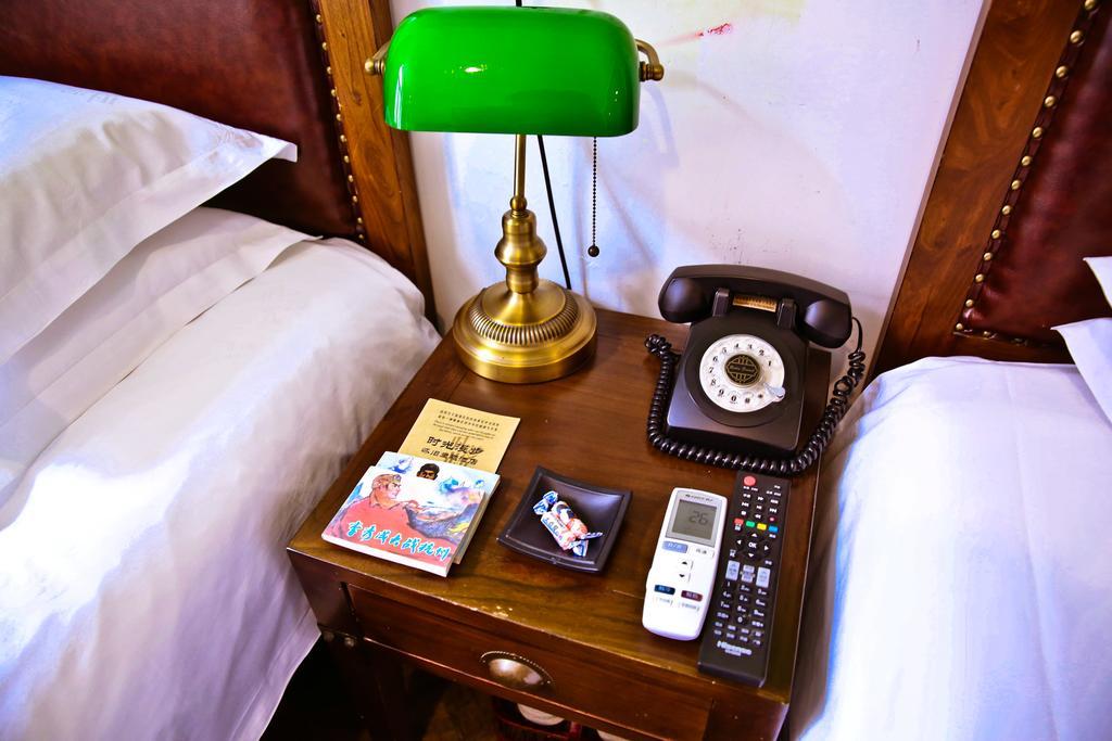Nostalgia Hotel Beijing Guozijian Ghost Street - Near Beijing Lama Temple, Beihai Park, Jingshan Park, Drum Tower, Houhai Bar Street, Tian'Anmen Square, Located In Beijing Traditional Hutongs, 5 Minutes Away From Beixinqiao Metro Station Екстериор снимка
