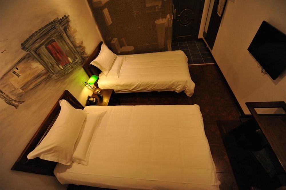 Nostalgia Hotel Beijing Guozijian Ghost Street - Near Beijing Lama Temple, Beihai Park, Jingshan Park, Drum Tower, Houhai Bar Street, Tian'Anmen Square, Located In Beijing Traditional Hutongs, 5 Minutes Away From Beixinqiao Metro Station Екстериор снимка