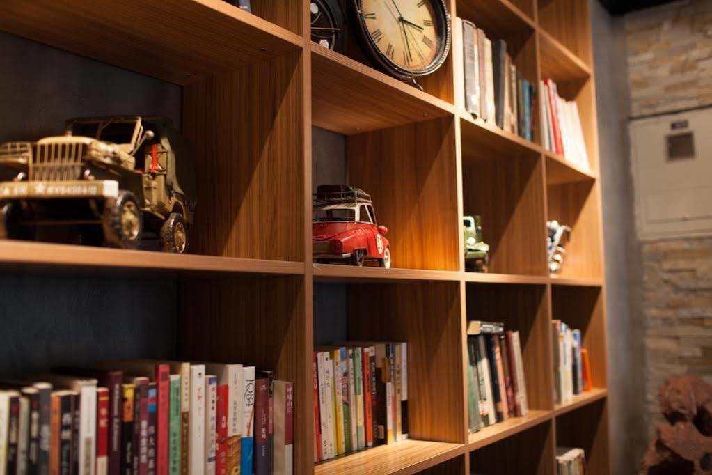 Nostalgia Hotel Beijing Guozijian Ghost Street - Near Beijing Lama Temple, Beihai Park, Jingshan Park, Drum Tower, Houhai Bar Street, Tian'Anmen Square, Located In Beijing Traditional Hutongs, 5 Minutes Away From Beixinqiao Metro Station Екстериор снимка