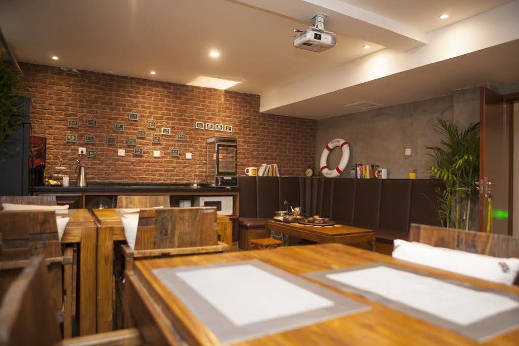 Nostalgia Hotel Beijing Guozijian Ghost Street - Near Beijing Lama Temple, Beihai Park, Jingshan Park, Drum Tower, Houhai Bar Street, Tian'Anmen Square, Located In Beijing Traditional Hutongs, 5 Minutes Away From Beixinqiao Metro Station Екстериор снимка