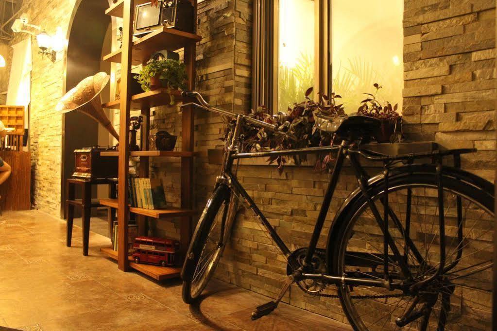 Nostalgia Hotel Beijing Guozijian Ghost Street - Near Beijing Lama Temple, Beihai Park, Jingshan Park, Drum Tower, Houhai Bar Street, Tian'Anmen Square, Located In Beijing Traditional Hutongs, 5 Minutes Away From Beixinqiao Metro Station Екстериор снимка